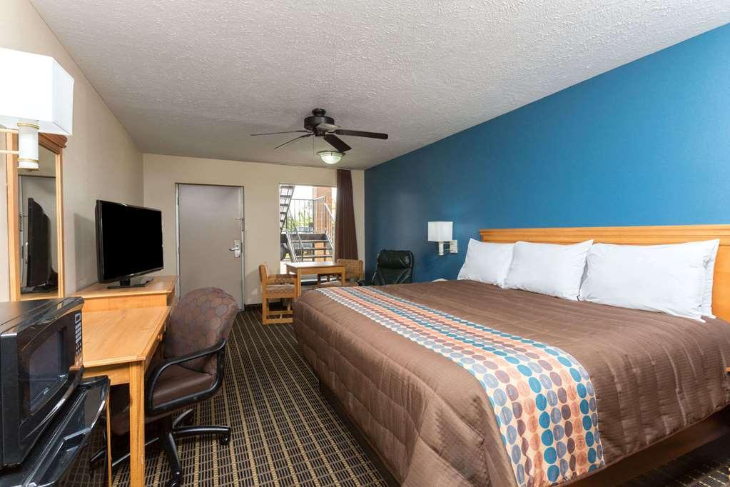Days Inn By Wyndham Forest Quarto foto